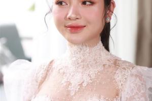 Cô dâu Chu Thanh Huyền đẹp rạng ngời chờ Quang Hải đón về dinh